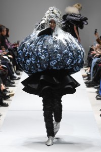 Comme Des Garcons RTW Spring 2023