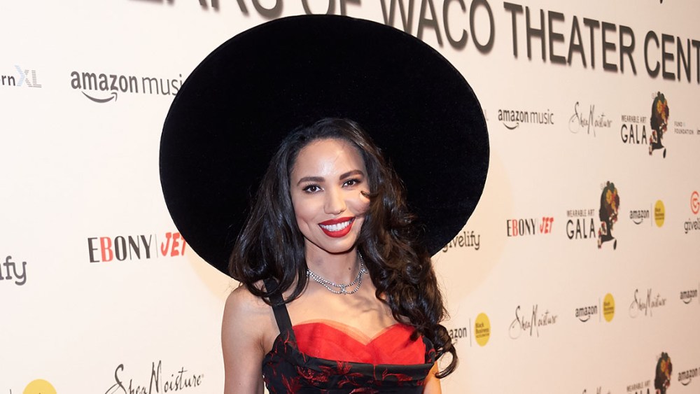 SANTA MONICA, CALIFORNIA - OCTOBER 22: Jurnee Smollett attends the 5th annual Wearable Art Gala honoring Angela Bassett and Mark Bradford at Barker Hangar on October 22, 2022 in Santa Monica, California. (Photo by Unique Nicole/Getty Images)