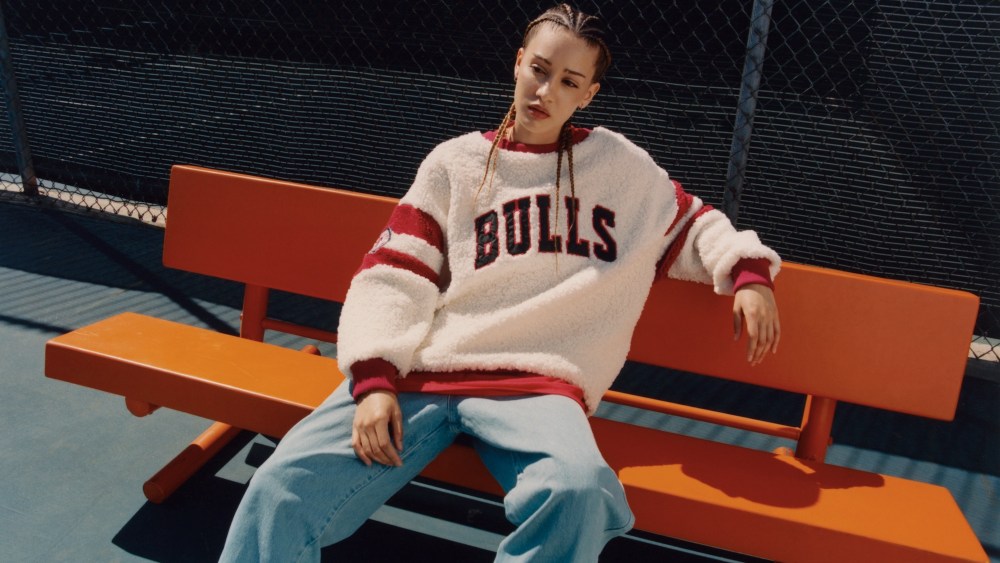 Tommy Hilfiger announce Tuesday the latest drop of the Tommy Jeans collection created in collaboration with the NBA.