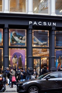 Black Friday shopping in New York City, 2022
