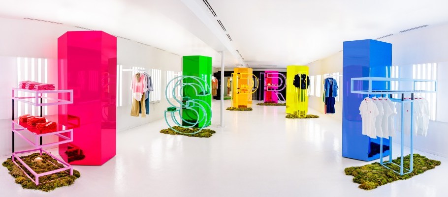 Esprit has made its first foray into the U.S. retail market in a decade with a new store in Los Angeles.