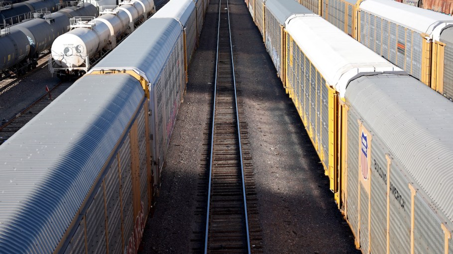 House passes bill to force workers to accept a tentative labor agreement with railroads.