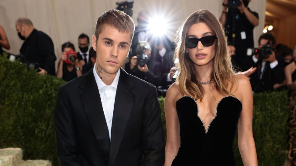 NEW YORK, NEW YORK - SEPTEMBER 13: Justin Bieber and Hailey Bieber attend The 2021 Met Gala Celebrating In America: A Lexicon Of Fashion at Metropolitan Museum of Art on September 13, 2021 in New York City. (Photo by Dimitrios Kambouris/Getty Images for The Met Museum/Vogue )
