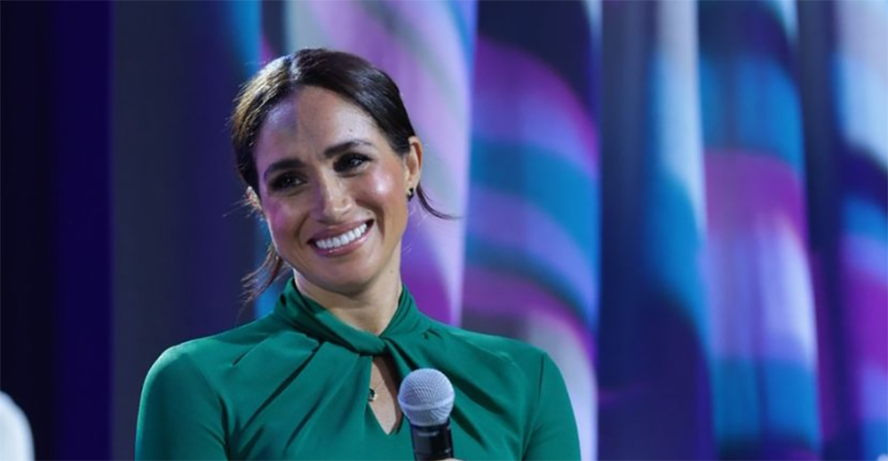 Meghan Markle wears green giorgio armani dress and manolo blahnik bb pumps at the "The Power of Women: An Evening with Meghan, The Duchess of Sussex" event in Indianapolis, Indiana, on Nov. 29