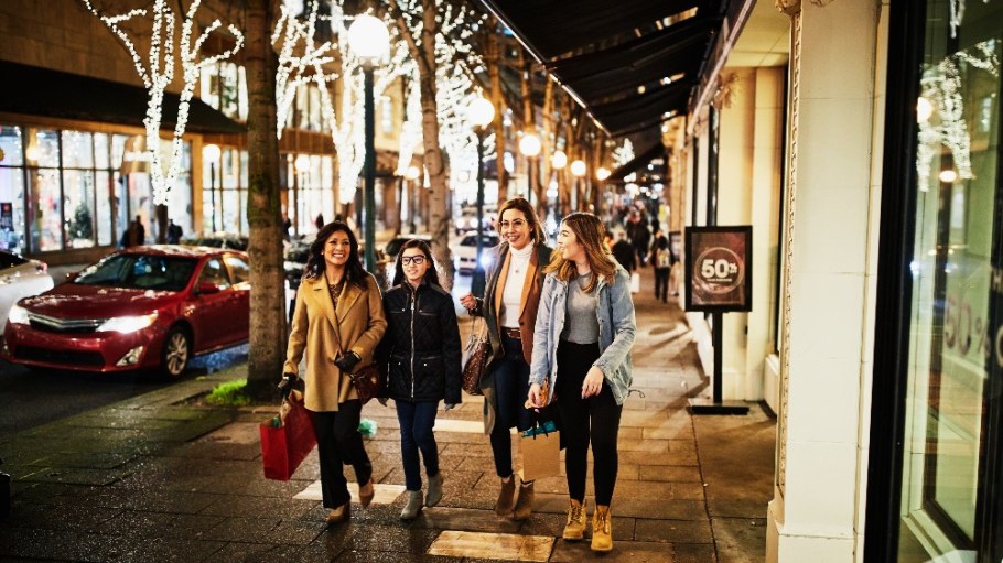 Third-quarter retail performance has contributed to a "solid" improvement in the country's GDP, according to NRF.