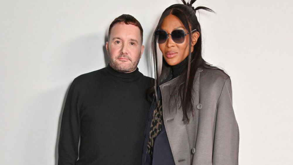 PARIS, FRANCE - JANUARY 20: Kim Jones, Artistic Director of Dior Homme, and Naomi Campbell pose backstage at the Dior Homme show during Paris Fashion Week Menswear Fall-Winter 2023-2024 on January 20, 2023 in Paris, France. (Photo by David M. Benett/Dave Benett/Getty Images)