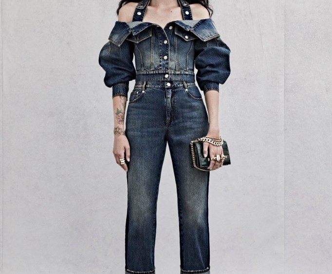 No single fit or wash dominates Pre-Fall 2023 denim, allowing consumers to refresh their closets with unique pieces to suit their style. 