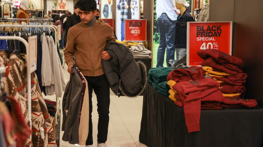 While the season's winners include Lululemon, DXL and Boot Barn, the holiday wasn't so jolly for companies like Macy's, American Eagle Outfitters and Tilly's.