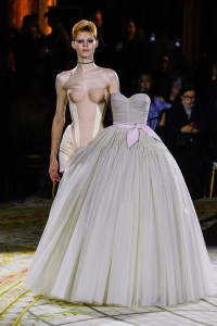 Viktor & Rolf Couture Spring 2023
