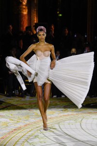 Viktor & Rolf Couture Spring 2023