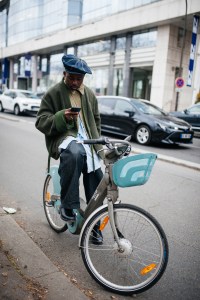 Street style at Paris Fashion Week Fall 2023