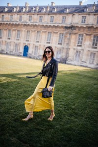 Street style at Paris Fashion Week Fall 2023