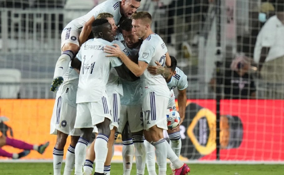 Players from Chicago Fire FC celebrate the goal by Luka Stojanovic #8 of Chicago Fire FC against Inter Miami CF during the first half at DRV PNK Stadium on August 18, 2021 in Fort Lauderdale, Florida.