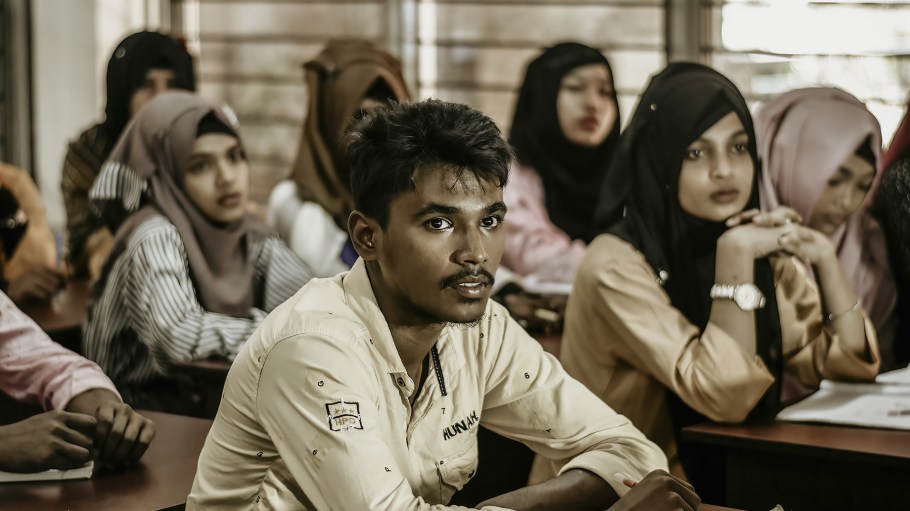 Together with the children’s organization Save the Children, international fashion and lifestyle brand the S.Oliver Group has offered young workers in Bangladesh vocational training in the clothing industry for around 10 years.