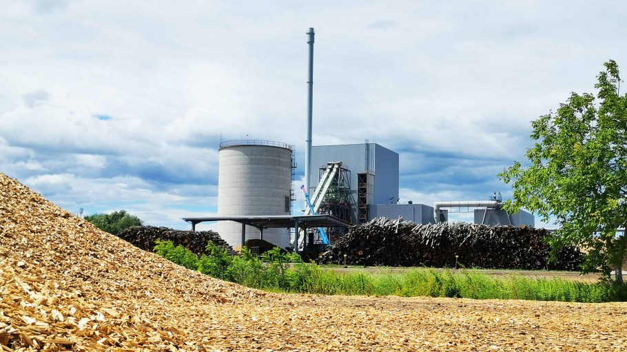 Lenzing has agreed to purchase this Burgenland biomass plant to reduce carbon emissions in Tencel production.