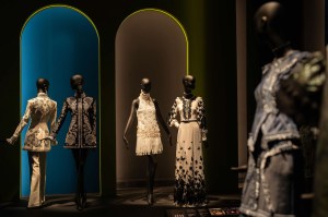 Fashioning Singapore and the World: Encountering the West, Late 19th to 20th centuries.