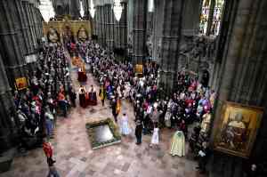 Guests arrive at Westminster Abbey in central London on May 6, 2023, ahead of the coronations of Britain's King Charles III and Britain's Camilla, Queen Consort. - The set-piece coronation is the first in Britain in 70 years, and only the second in history to be televised. Charles will be the 40th reigning monarch to be crowned at the central London church since King William I in 1066. Outside the UK, he is also king of 14 other Commonwealth countries, including Australia, Canada and New Zealand. Camilla, his second wife, will be crowned queen alongside him, and be known as Queen Camilla after the ceremony. (Photo by Kirsty Wigglesworth / POOL / AFP) (Photo by KIRSTY WIGGLESWORTH/POOL/AFP via Getty Images)
