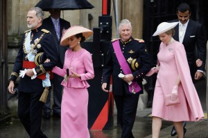 LONDON, ENGLAND - MAY 06: (L-R) King Felipe VI of Spain, Queen Letizia of Spain, King Philippe of Belgium and Queen Mathilde of Belgium attend the Coronation of King Charles III and Queen Camilla on May 06, 2023 in London, England. The Coronation of Charles III and his wife, Camilla, as King and Queen of the United Kingdom of Great Britain and Northern Ireland, and the other Commonwealth realms takes place at Westminster Abbey today. Charles acceded to the throne on 8 September 2022, upon the death of his mother, Elizabeth II. (Photo by Jeff J Mitchell/Getty Images)