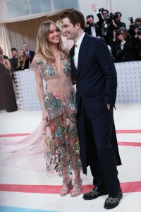 Robert Pattinson and Suki Waterhouse