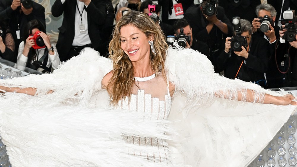 Gisele Bündchen at the 2023 Met Gala: Karl Lagerfeld: A Line of Beauty held at the Metropolitan Museum of Art on May 1, 2023 in New York, New York.