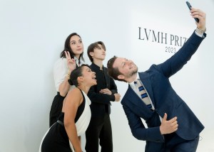 Selfie time for Gal Gadot, Xin Liu, Liza Koshy and Derek Blasberg