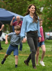 For the Big Help Out, Kate wore a Really Wild button down G-Star Raw skinny jeans, and Blundstone boots.