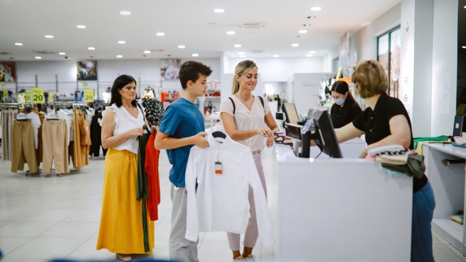 U.S. labor data indicates 11,600 jobs were added to the retail trade sector in May, a change from the 51,400 jobs lost in May 2022.