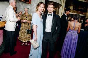Kerry Bishé and Chris Lowell
