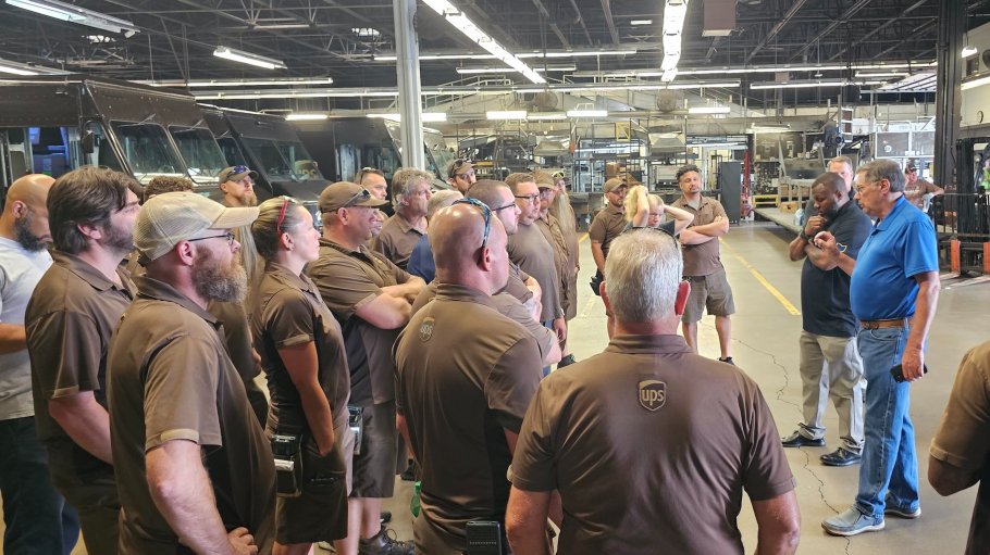 Teamsters general secretary-treasurer Fred Zuckerman (right) visited UPS Teamsters in Cincinnati Monday morning.