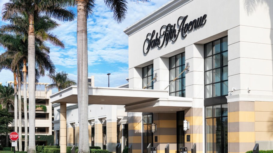 Former Saks workers suing the retailer, luxury brands alleging non-compete antitrust violations have support of Justice Dept., 21 state AGs.