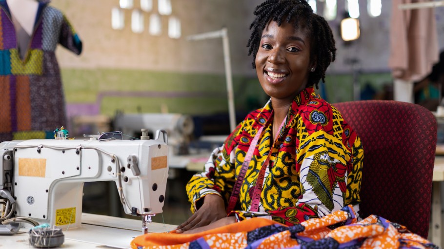 Ghanaian young people can now take advantage of a program to teach sewing and tailoring skills.