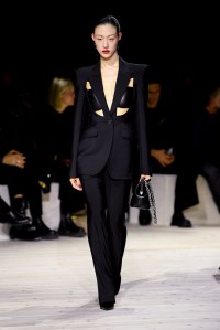 Model on the runway at Alexander McQueen Ready To Wear Spring 2024 held at Careau du Temple on September 30, 2023 in Paris, France.