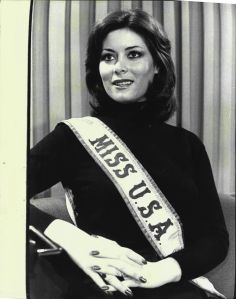 Miss USA, Summer Bartholomew at the airport.Miss USA, Summer Bartholomew, arrived in Sydney this morning as part of a world tour to; remote the US Bicentennial. March 21, 1976. (Photo by Kevin John Berry/Fairfax Media via Getty Images).