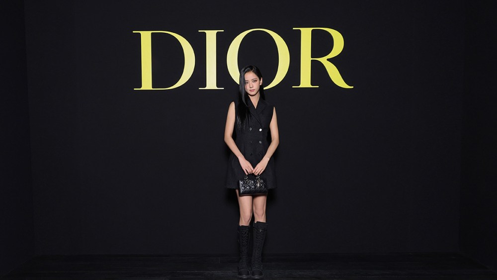 PARIS, FRANCE - SEPTEMBER 26: Jisoo attends the Christian Dior Womenswear Spring/Summer 2024 show as part of Paris Fashion Week  on September 26, 2023 in Paris, France. (Photo by Pascal Le Segretain/Getty Images for Christian Dior)