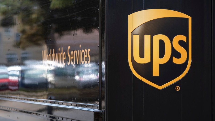 With the Teamsters deal in place, seasonal package handlers, driver helpers and delivery drivers are set for a pay bump this holiday season.