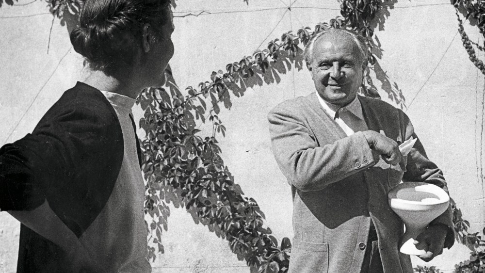 Lisa Licitra Ponti and her father Gio Ponti in the garden of the studio in Via Dezza, Milan. Ponti is showing her the model of a WC for Ideal Standard, 1953.