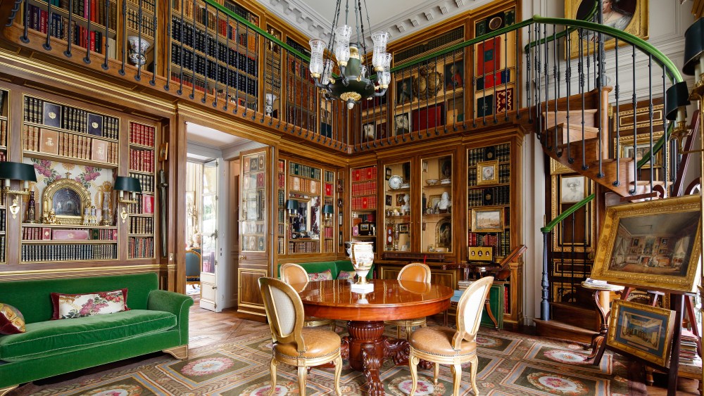Hotel de Lannion library