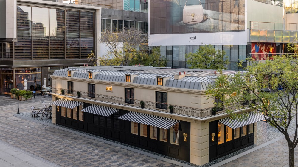 Ami's pop-up cafés in Beijing.