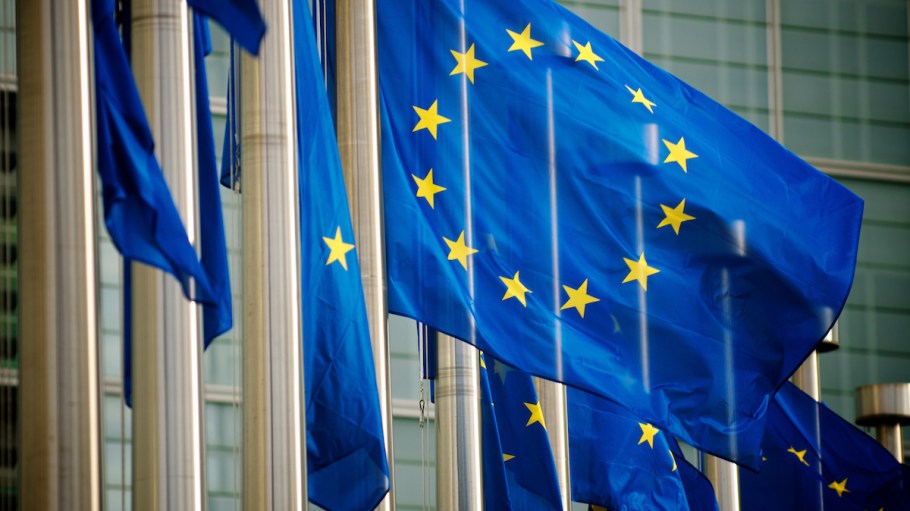 Euratex endorses the EU plan for labelling in advance of next year's parliamentary elections.