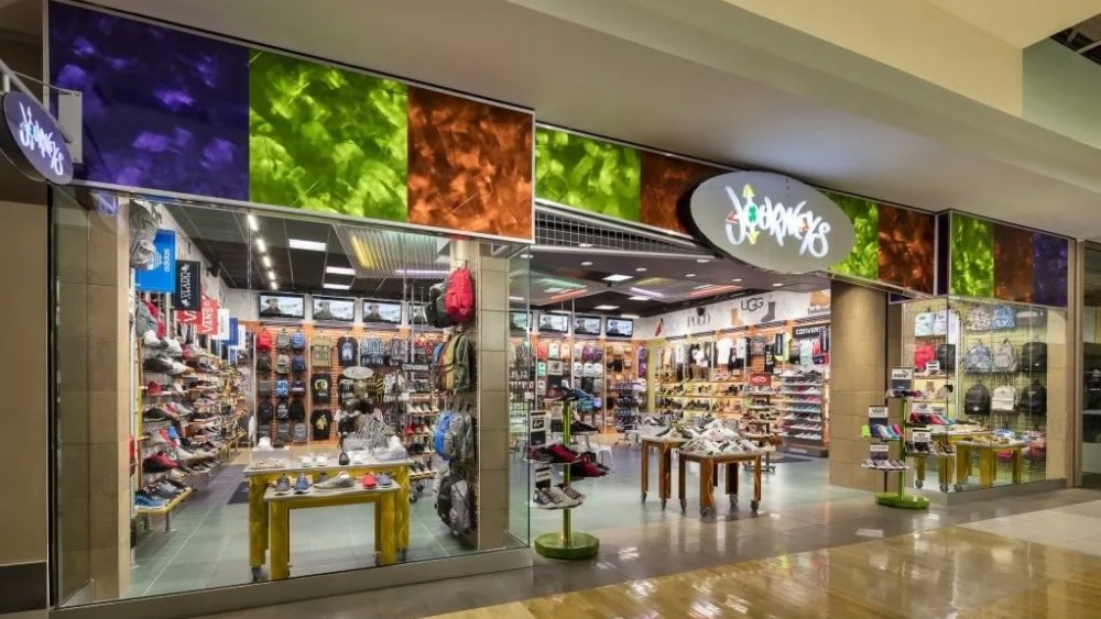 A Journeys storefront.