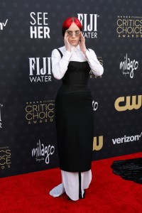 billie eilish, critics choice awards, red carpet, billie eilish crirtcs choice awards, billie eilish red carpet, billie eilish red hair