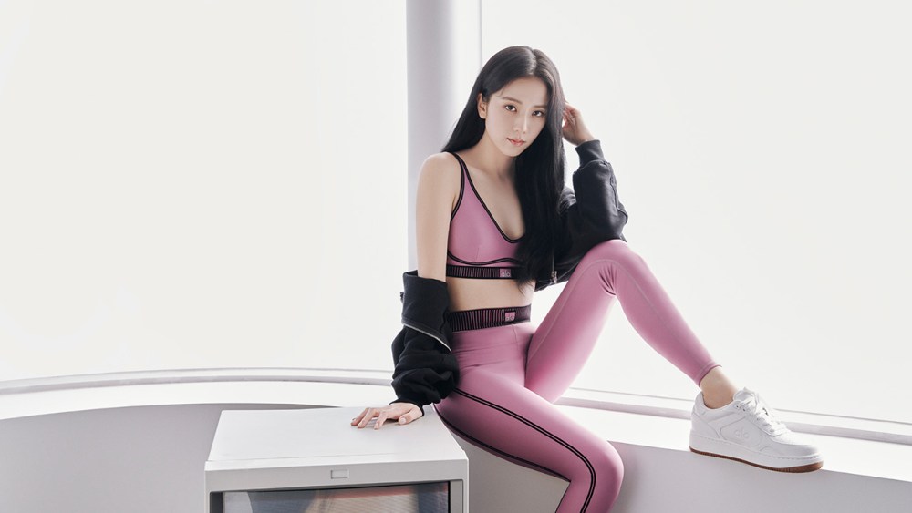 Jisoo for Alo Yoga.