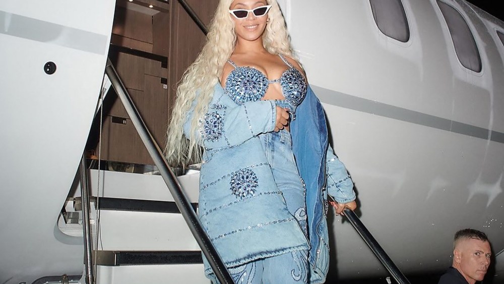 Celebrity Denim Style: Bling and Baggy