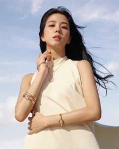 JISOO wearing the Trinity collection and Baignoire watch.Jisoo, Paul Mescal, and More Star in the Cartier Trinity Centenary Campaign