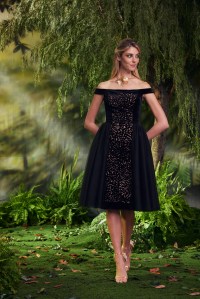 Tadashi Shoji fall 2024 ready-to-wear collection at New York Fashion Week.