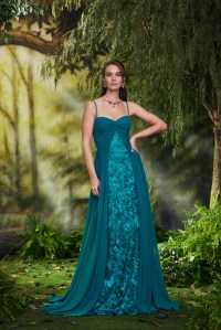Tadashi Shoji fall 2024 ready-to-wear collection at New York Fashion Week.