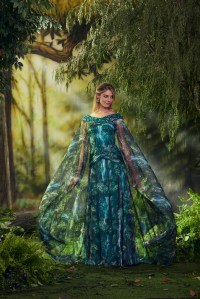 Tadashi Shoji fall 2024 ready-to-wear collection at New York Fashion Week.