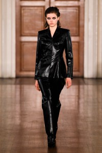 Huishan Zhang Fall 2024 ready-to-wear runway, fashion show & collection photos. Designed by Huishan Zhang at London Fashion Week, February 2024.