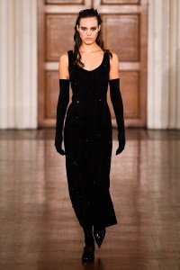 Huishan Zhang Fall 2024 ready-to-wear runway, fashion show & collection photos. Designed by Huishan Zhang at London Fashion Week, February 2024.