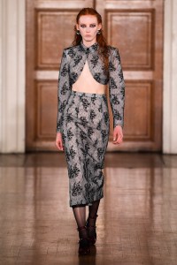 Huishan Zhang Fall 2024 ready-to-wear runway, fashion show & collection photos. Designed by Huishan Zhang at London Fashion Week, February 2024.